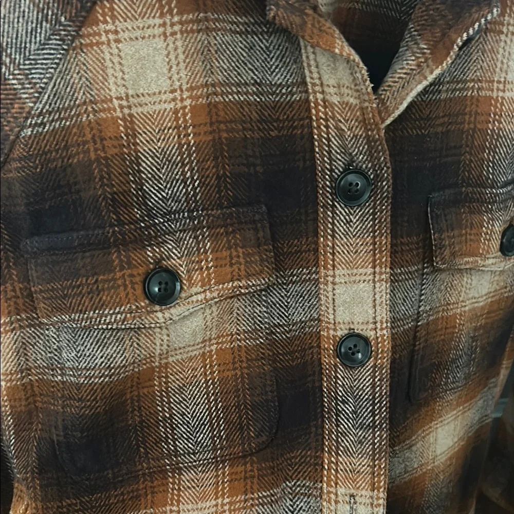 Flannel Crop Shirt-Jacket in Plaid - Picture 4 of 10